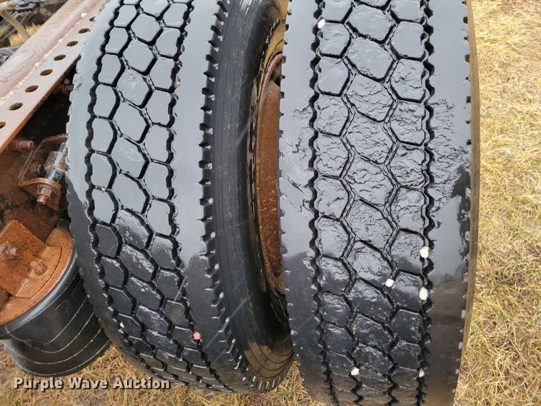 image for item DM8220 2007 International 9400i Eagle  truck cab and chassis