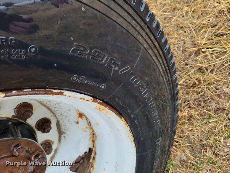 image for item DM8220 2007 International 9400i Eagle  truck cab and chassis