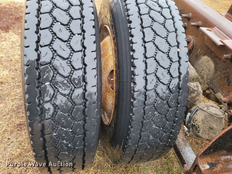 image for item DM8220 2007 International 9400i Eagle  truck cab and chassis