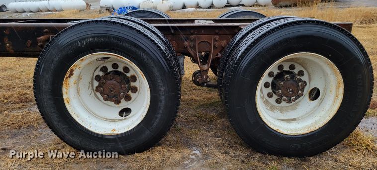 image for item DM8220 2007 International 9400i Eagle  truck cab and chassis