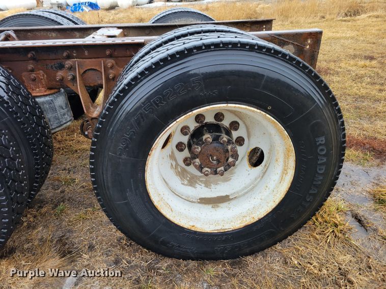 image for item DM8220 2007 International 9400i Eagle  truck cab and chassis