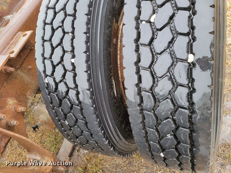 image for item DM8220 2007 International 9400i Eagle  truck cab and chassis