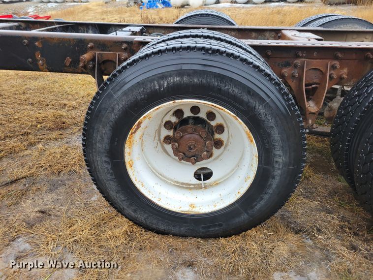 image for item DM8220 2007 International 9400i Eagle  truck cab and chassis