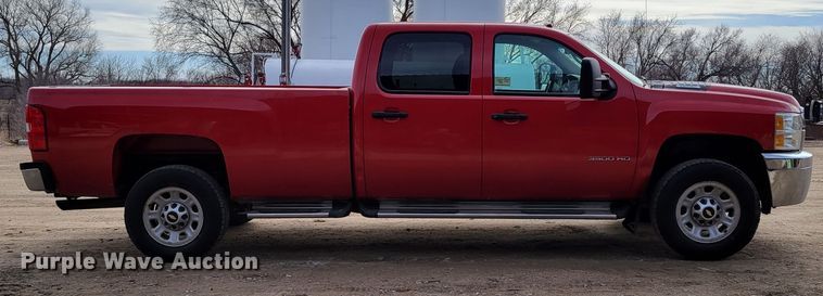 image for item DM8228 2012  Chevrolet Silverado 3500HD  Crew Cab pickup truck