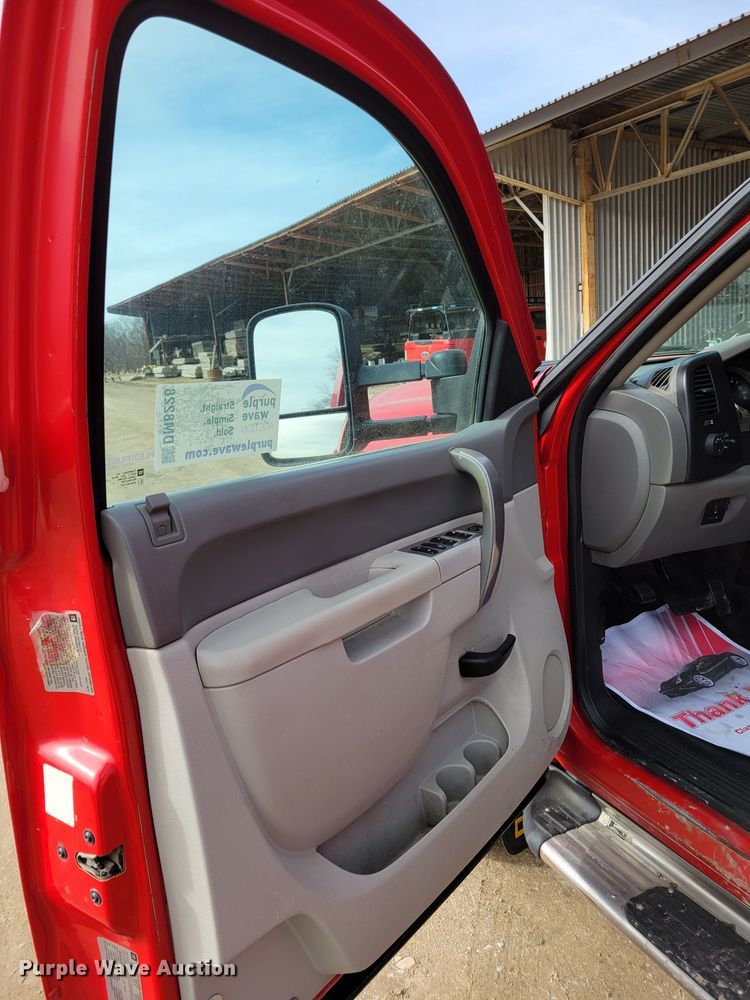 image for item DM8228 2012  Chevrolet Silverado 3500HD  Crew Cab pickup truck