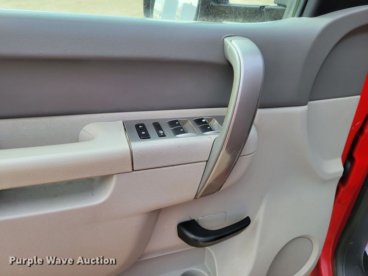 image for item DM8228 2012  Chevrolet Silverado 3500HD  Crew Cab pickup truck