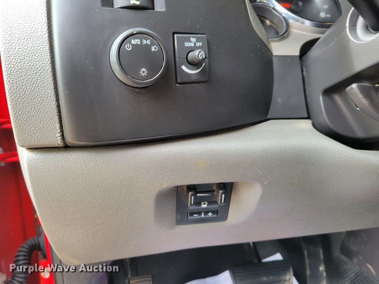 image for item DM8228 2012  Chevrolet Silverado 3500HD  Crew Cab pickup truck