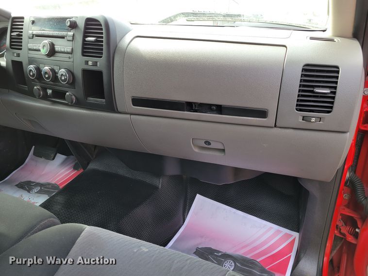 image for item DM8228 2012  Chevrolet Silverado 3500HD  Crew Cab pickup truck