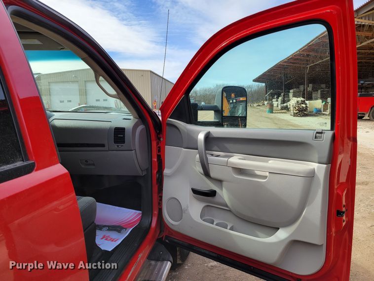 image for item DM8228 2012  Chevrolet Silverado 3500HD  Crew Cab pickup truck