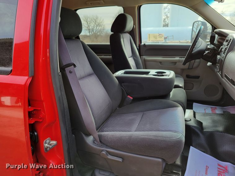 image for item DM8228 2012  Chevrolet Silverado 3500HD  Crew Cab pickup truck