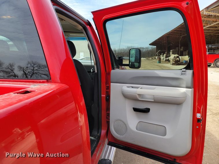 image for item DM8228 2012  Chevrolet Silverado 3500HD  Crew Cab pickup truck