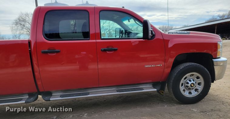 image for item DM8228 2012  Chevrolet Silverado 3500HD  Crew Cab pickup truck