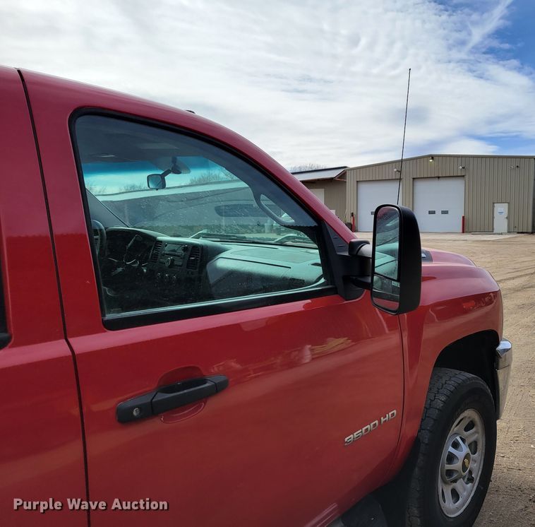 image for item DM8228 2012  Chevrolet Silverado 3500HD  Crew Cab pickup truck