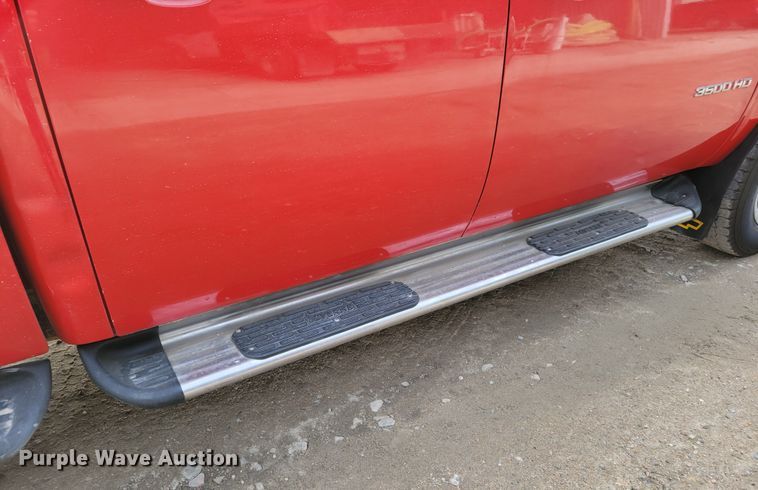 image for item DM8228 2012  Chevrolet Silverado 3500HD  Crew Cab pickup truck