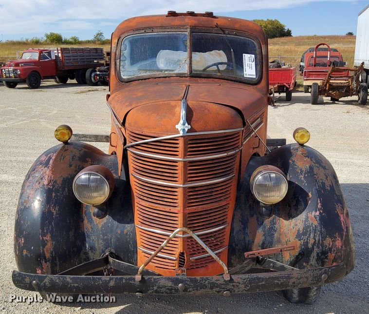 image for item DN6893 1936 International D30  truck cab and chassis