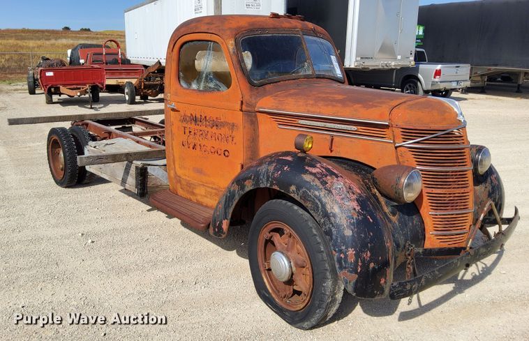 image for item DN6893 1936 International D30  truck cab and chassis