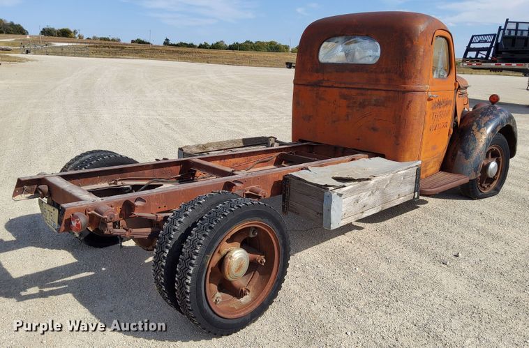 image for item DN6893 1936 International D30  truck cab and chassis