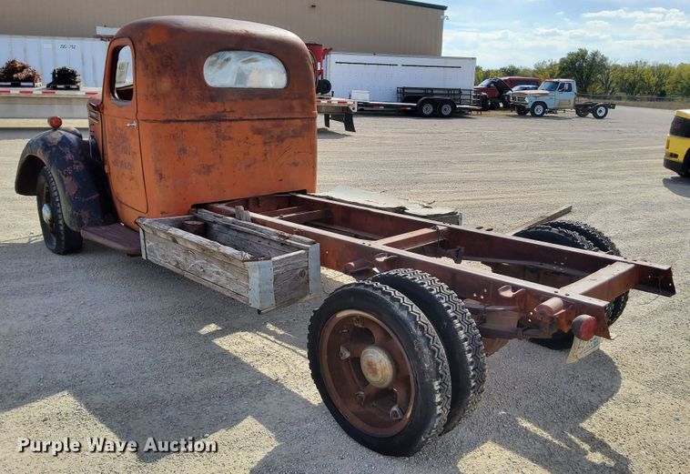 image for item DN6893 1936 International D30  truck cab and chassis