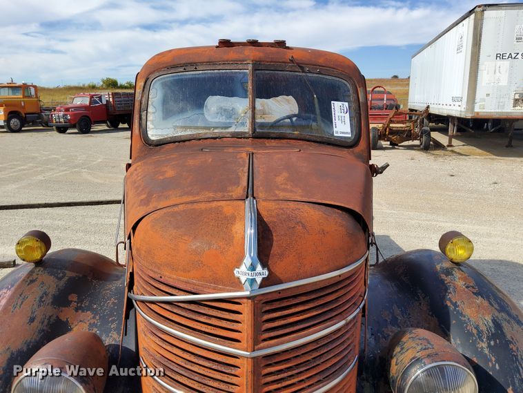 image for item DN6893 1936 International D30  truck cab and chassis