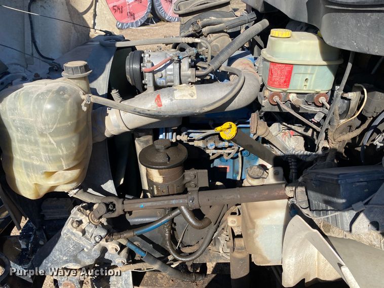 image for item DN8163 2004 International 4300  truck cab and chassis