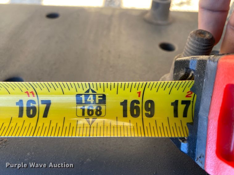 image for item DN8163 2004 International 4300  truck cab and chassis