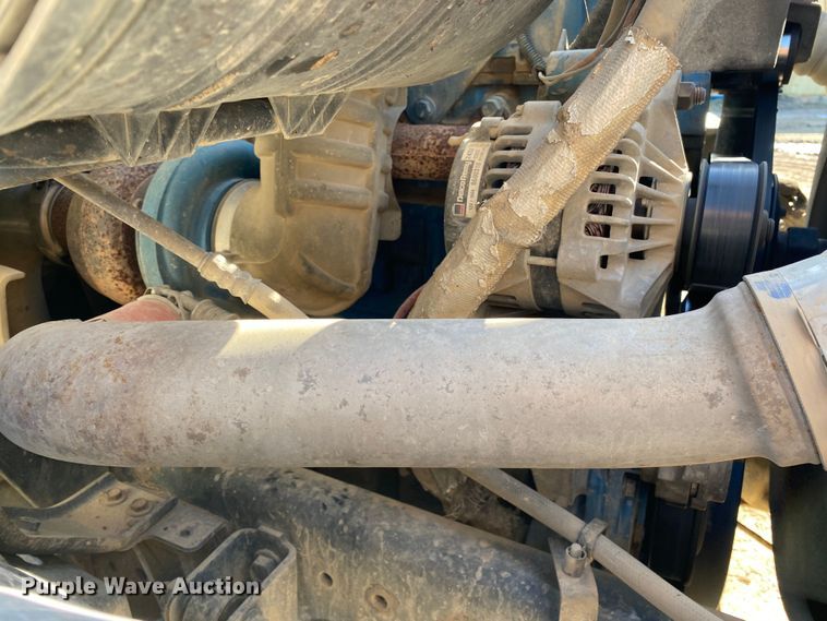 image for item DN8163 2004 International 4300  truck cab and chassis