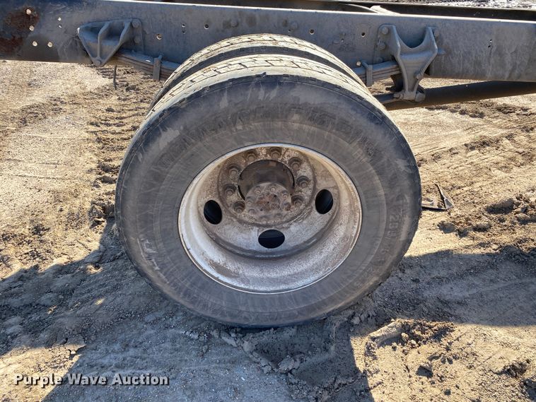 image for item DN8163 2004 International 4300  truck cab and chassis