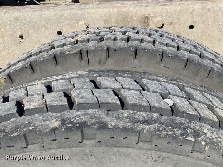 image for item DN8163 2004 International 4300  truck cab and chassis