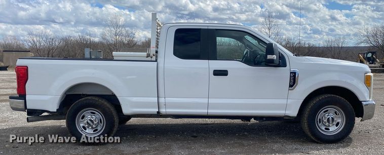 image for item DN8164 2017 Ford F250 Super Duty  SuperCab pickup truck