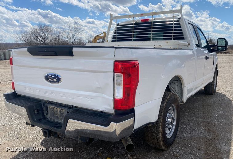 image for item DN8164 2017 Ford F250 Super Duty  SuperCab pickup truck