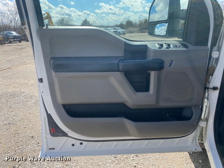 image for item DN8164 2017 Ford F250 Super Duty  SuperCab pickup truck