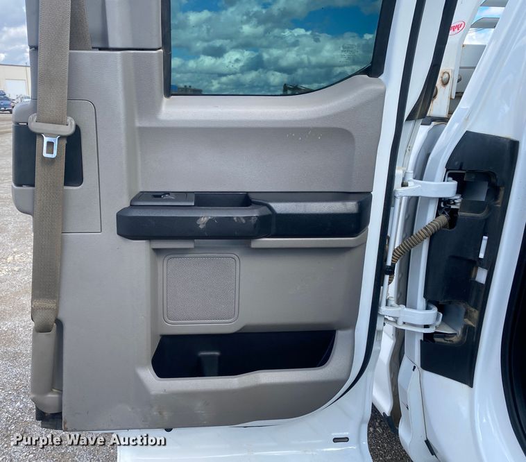 image for item DN8164 2017 Ford F250 Super Duty  SuperCab pickup truck