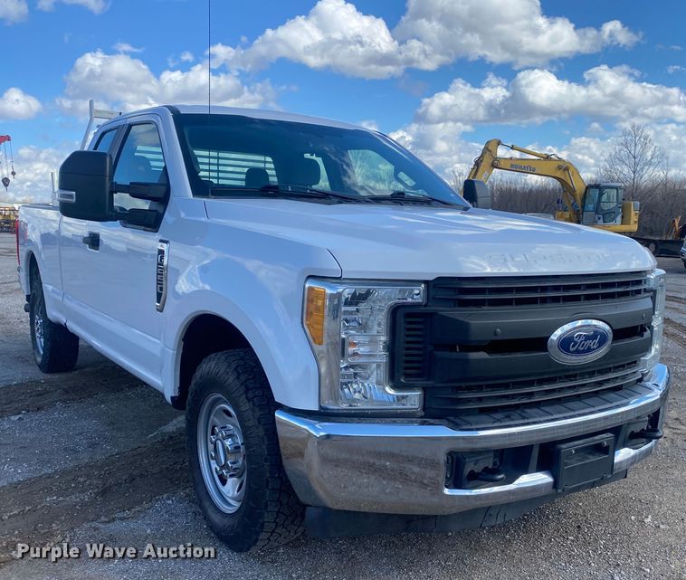 image for item DN8165 2017 Ford F250 Super Duty  SuperCab pickup truck