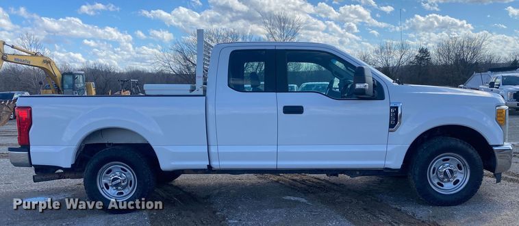 image for item DN8165 2017 Ford F250 Super Duty  SuperCab pickup truck