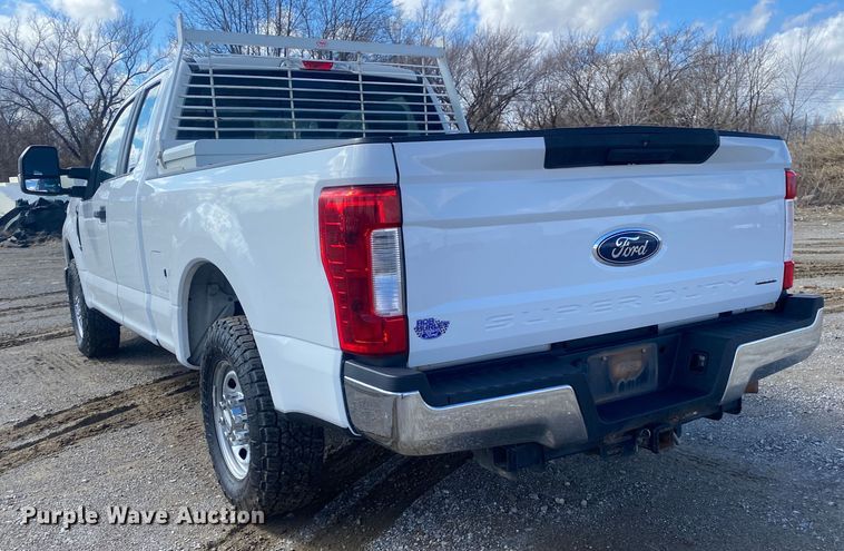 image for item DN8165 2017 Ford F250 Super Duty  SuperCab pickup truck