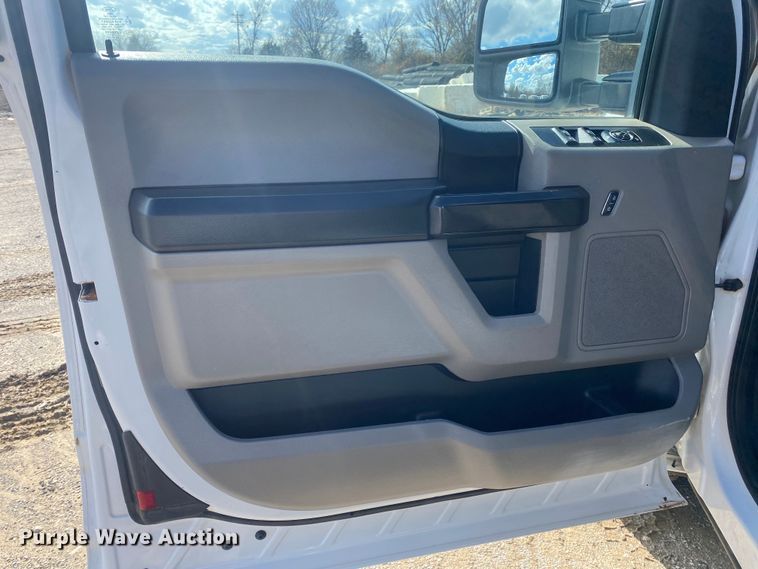 image for item DN8165 2017 Ford F250 Super Duty  SuperCab pickup truck