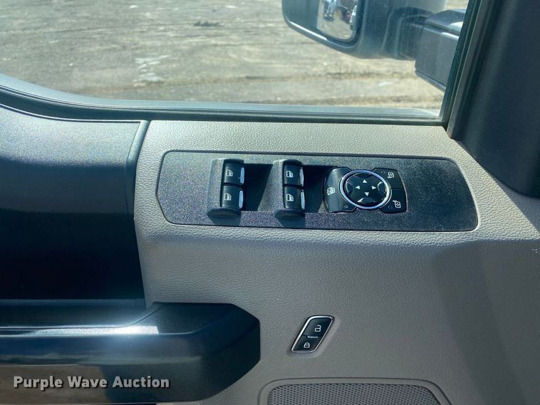 image for item DN8165 2017 Ford F250 Super Duty  SuperCab pickup truck