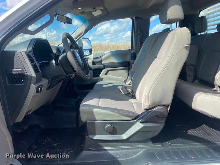 image for item DN8165 2017 Ford F250 Super Duty  SuperCab pickup truck