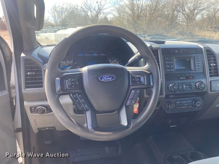 image for item DN8165 2017 Ford F250 Super Duty  SuperCab pickup truck