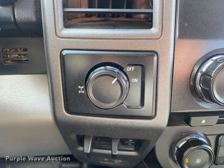 image for item DN8165 2017 Ford F250 Super Duty  SuperCab pickup truck