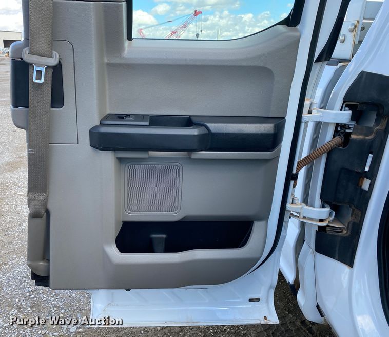 image for item DN8165 2017 Ford F250 Super Duty  SuperCab pickup truck