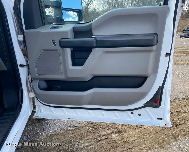 image for item DN8165 2017 Ford F250 Super Duty  SuperCab pickup truck