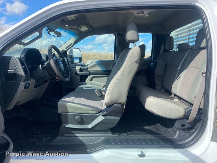 image for item DN8165 2017 Ford F250 Super Duty  SuperCab pickup truck