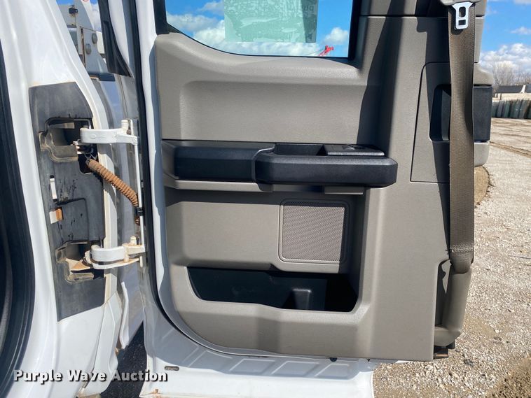 image for item DN8165 2017 Ford F250 Super Duty  SuperCab pickup truck