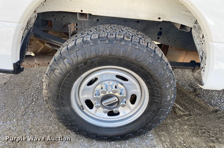 image for item DN8165 2017 Ford F250 Super Duty  SuperCab pickup truck