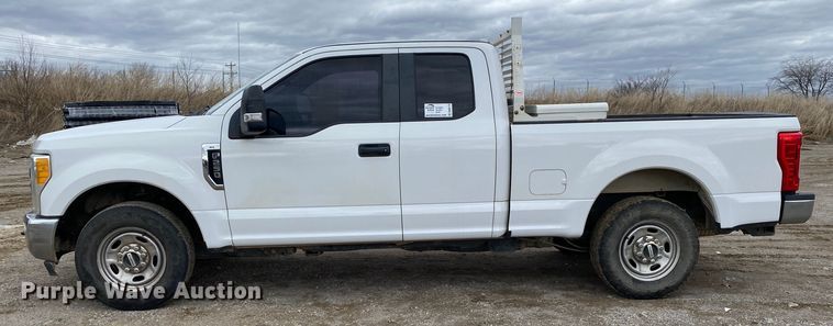 image for item DN8173 2017 Ford F250 Super Duty  SuperCab pickup truck