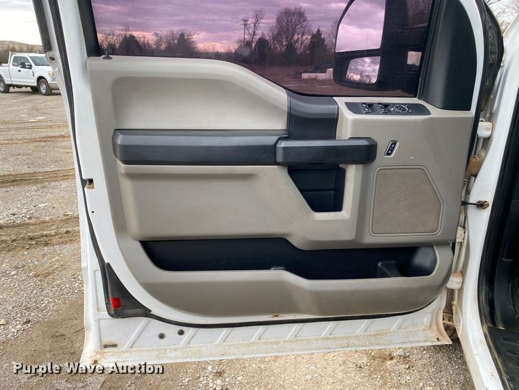 image for item DN8173 2017 Ford F250 Super Duty  SuperCab pickup truck