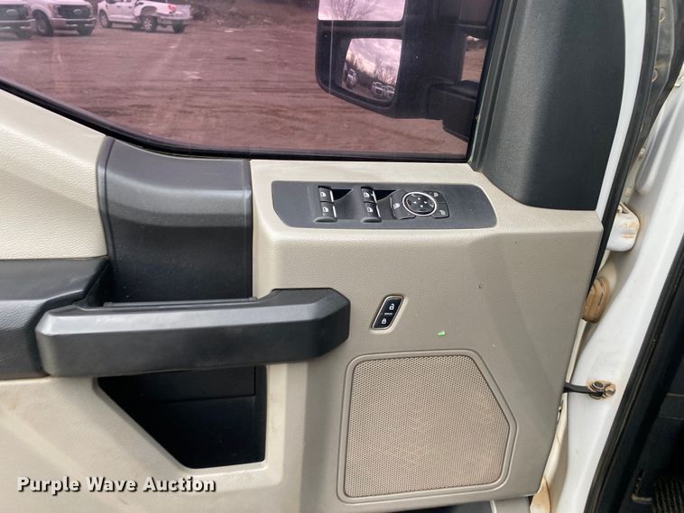 image for item DN8173 2017 Ford F250 Super Duty  SuperCab pickup truck