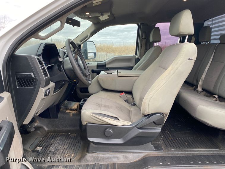 image for item DN8173 2017 Ford F250 Super Duty  SuperCab pickup truck