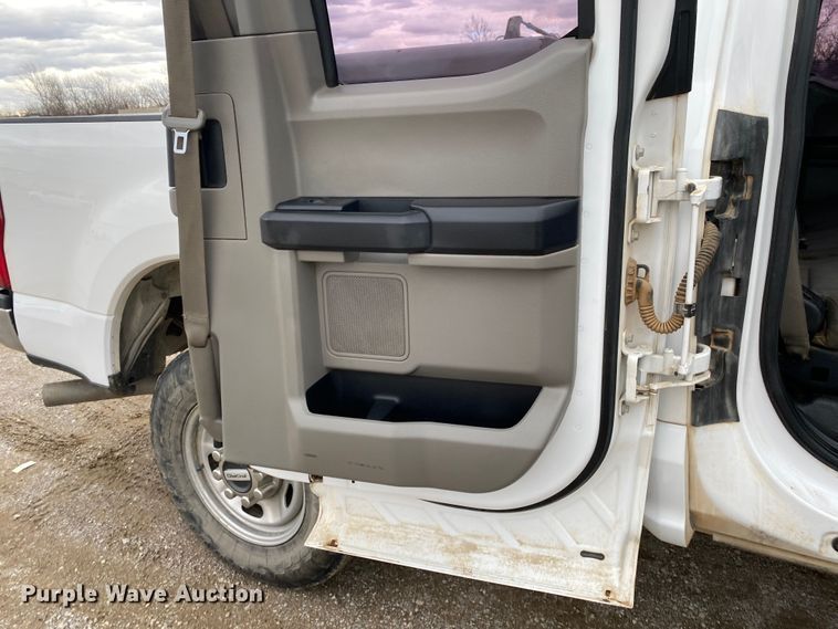 image for item DN8173 2017 Ford F250 Super Duty  SuperCab pickup truck